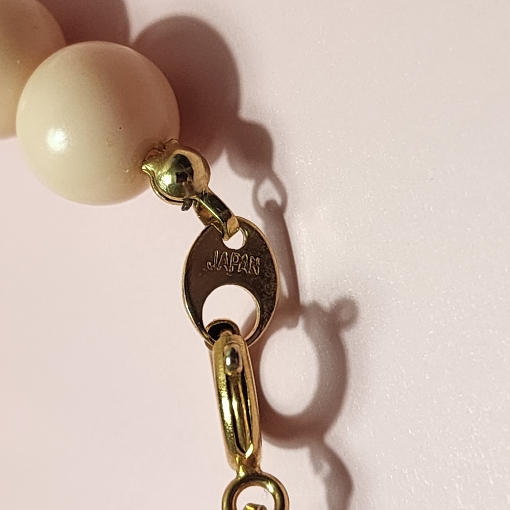 Vintage Japan Ceramic Pendant with Lucite Beads - Picture 5 of 6